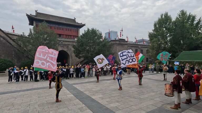 Gli Sbandieratori di Gubbio protagonisti in Cina tra Xi’an e Yulin